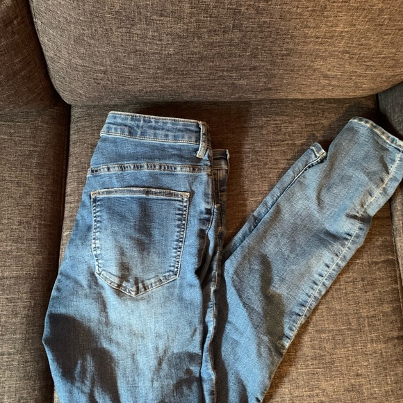 Ripped jeans (manufactured) size 10 - Picture 3 of 3